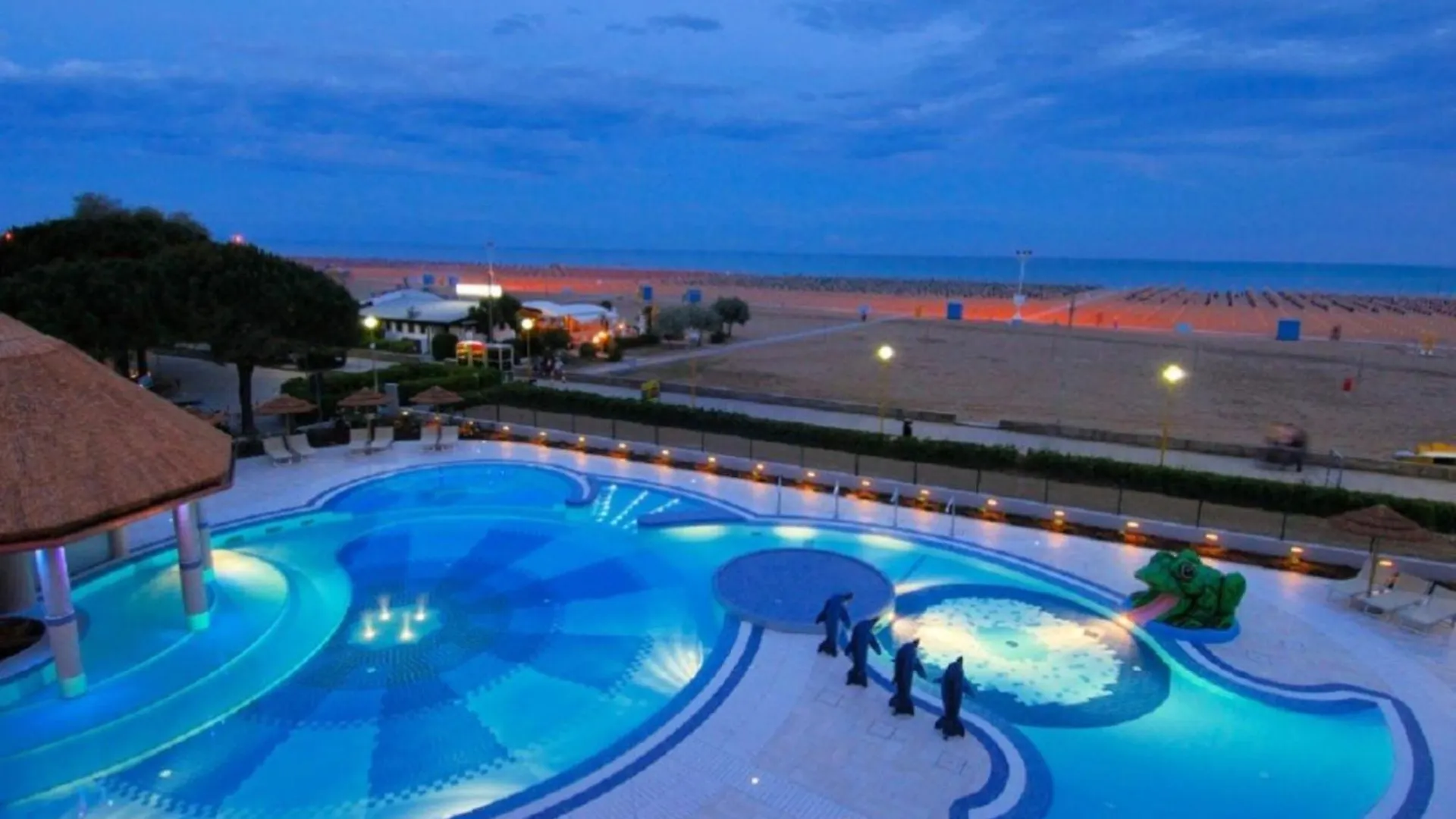 Seaview Delight 2 Bedroom Apartment In Bibione Italy